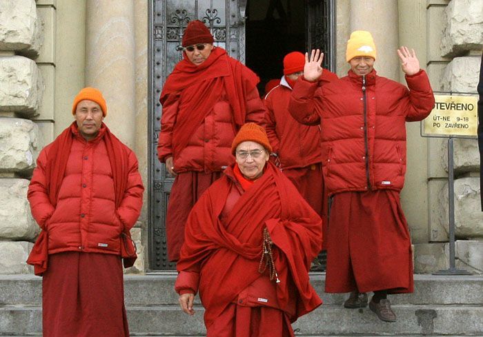Mniši v péřovkách