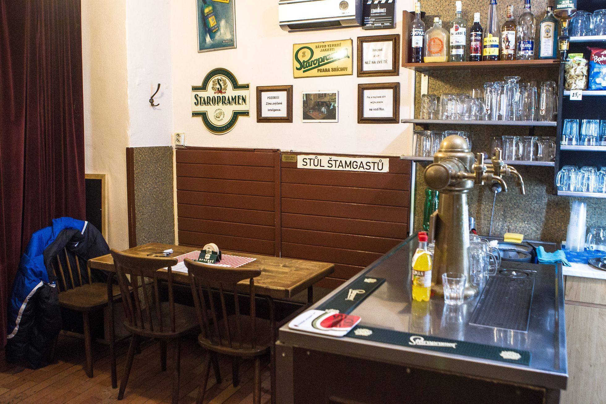 Restaurace, hospody otevírají v omezeném režimu - Hostinec u Rotundy, pivnice, nouzový stav, omezení, koronavir, 3. prosinec