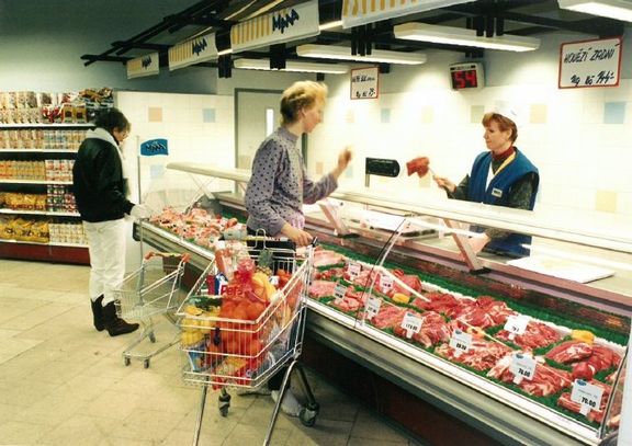 Nabídka supermarketu počátkem 90. let.