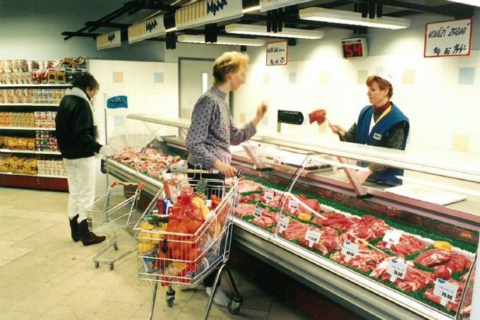 Nabídka supermarketu počátkem 90. let.