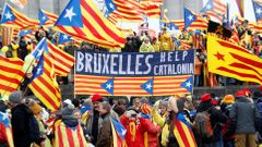 Demonstrace na podporu sesazené katalánské vlády v Bruselu