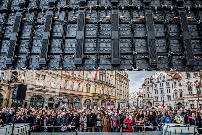 Průřez tvorbou fotografa Economie Honzy Mudry za rok 2019.