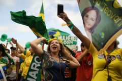 Brazílie míří k propasti. Zemí zmítá násilí, po moci sahá populista, který uráží ženy