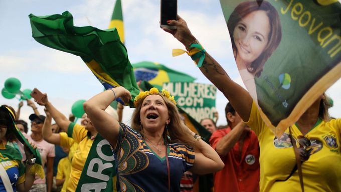 Fanoušci prezidenta Jaira Bolsonara před volbami.