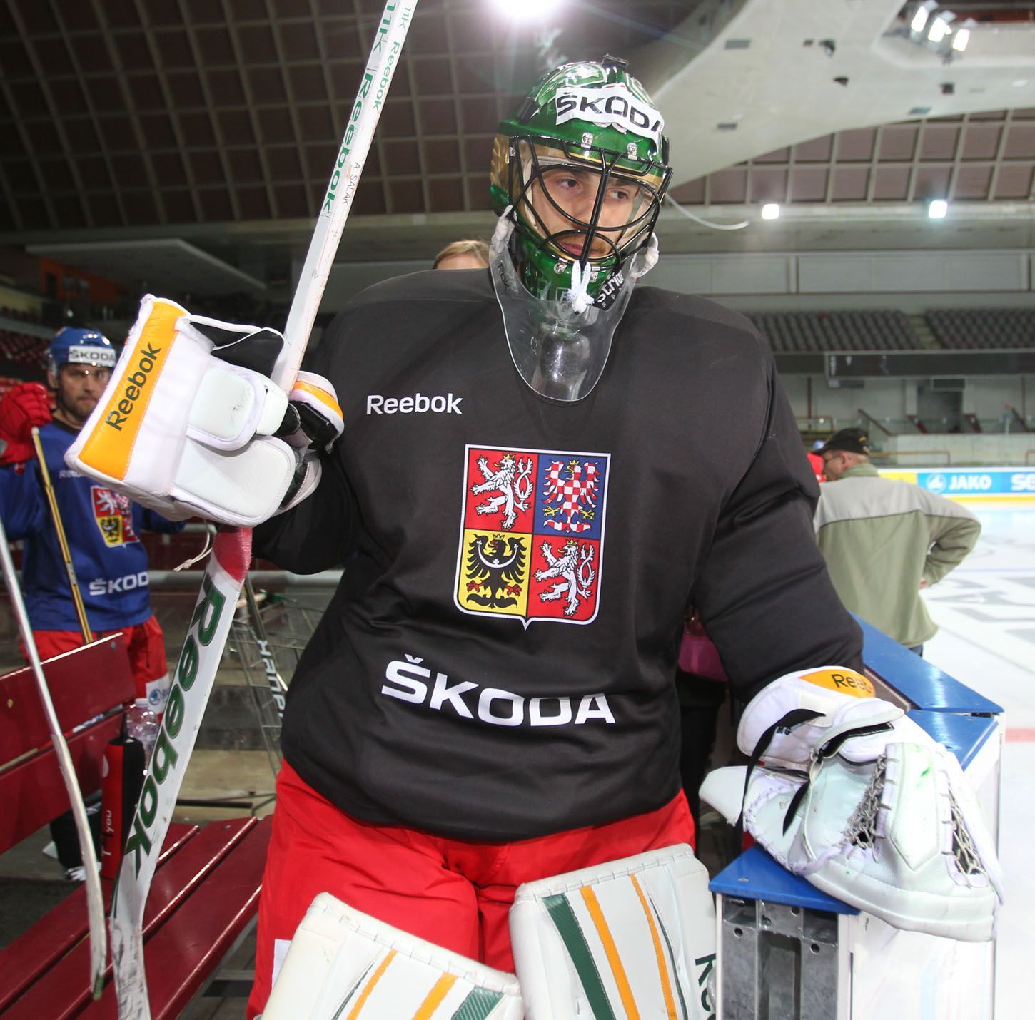Český hokejový reprezentační brankář Alexander Salák při tréninku před Karjala Cupem 2012.