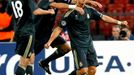 Real Madrid slaví gól do sítě Curychu.