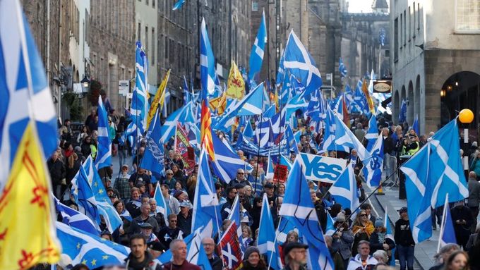 Demonstrace za nezávislost Skotska v Edinburghu