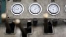 Detailed view of the controls on a True Company oil drilling rig outside Watford, North Dakota, October 20, 2012. Thousands of people have flooded into North Dakota to work in state's oil drilling boom. Picture taken October 20, 2012. REUTERS/Jim Urquhart (UNITED STATES - Tags: ENERGY BUSINESS EMPLOYMENT) Published: Říj. 22, 2012, 1:41 odp.