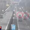 Řidič vytlačil pomaleji jedoucí auto z dálnice