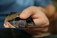 Předplacená platební karta – bez účtu, bezpečná a anonymní