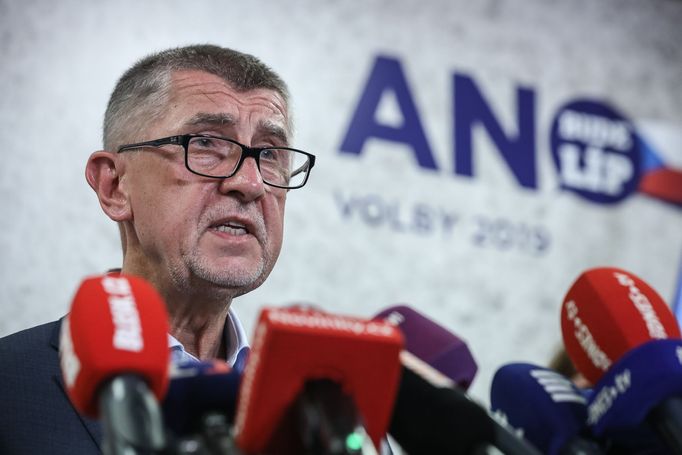 Andrej Babiš je podle dosavadního postoje Evropské komise ve střetu zájmů, protože dál ovládá holding Agrofert.