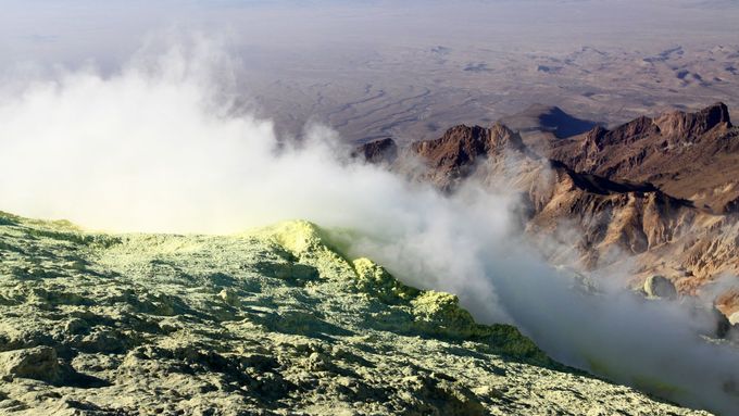 Íránská sopka Taftan se považovala za vyhaslou. Momentální známky aktivity však naznačují, že se uvnitř něco děje.