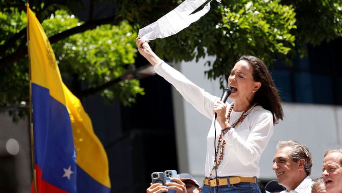 Bojovnice za politickou svobodu a práva občanů Venezuely María Corina Machadová mluví na demonstraci proti výsledkům prezidentských voleb, 28. srpna 2024