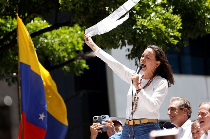 Bojovnice za politickou svobodu a práva občanů Venezuely María Corina Machadová mluví na demonstraci proti výsledkům prezidentských voleb, 28. srpna 2024