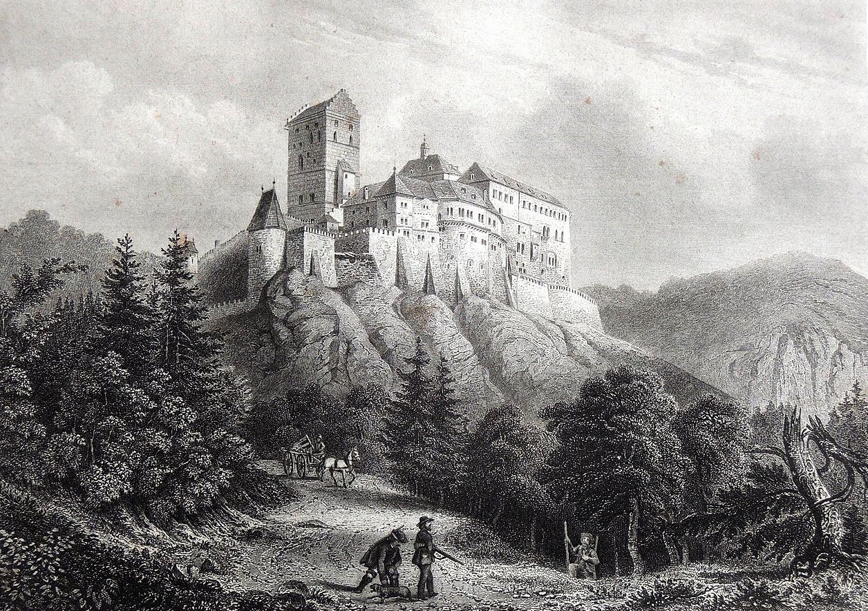 Fotogalerie / Karlštejn / Karlštejnu je už 665 let. Nejznámější hrad v Česku slaví výročí svého otevření.