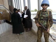 Soudní řízení v Sierra Leona provází přísná bezpečnostní opatření.