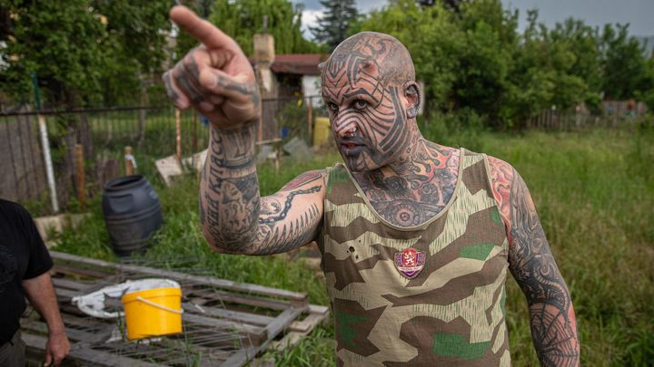 Uhořela zde rodina, teď musí k zemi celé okolí. Zahrádkáře brání "čert z ghetta"
