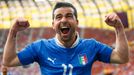 Antonio Di Natale slaví svůj gól během utkání základní skupiny mezi Španělskem a Itálií na Euru 2012.