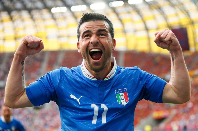 Antonio Di Natale slaví svůj gól během utkání základní skupiny mezi Španělskem a Itálií na Euru 2012.