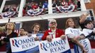 People listen to Republican presidential nominee Mitt Romney speak during a campaign rally at the Golden Lamb in Lebanon, Ohio October 13, 2012. REUTERS/Shannon Stapleton (UNITED STATES - Tags: POLITICS ELECTIONS USA PRESIDENTIAL ELECTION) Published: Říj. 13, 2012, 11:10 odp.