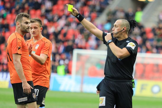 Rozhodčí Miroslav Zelinka v zápase nadstavby Slavia - Plzeň