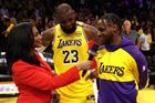 Hraj v klidu, chyby neřeš. LeBron James nastoupil se synem, přepsali historii NBA