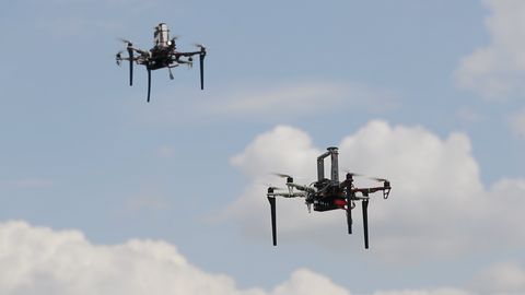 Droní roj. Vědci ČVUT představili letouny ideální na nepřístupná místa