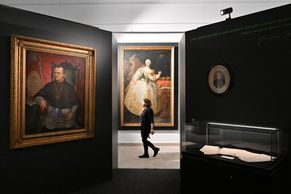 Obrazem: Mendelův život přibližují v muzeu cennosti, nábytek i propálený ubrus