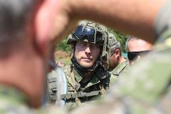 V každém z nás je kousek zla. V armádě i policii je trocha agresivity žádoucí, tvrdí sociolog