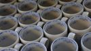 Rows of finished mugs are seen on display in the factory shop at the Middleport pottery in Stoke-on-Trent, central England January 22, 2013. The pottery which dates back to 1888 and was rescued from closure in 2009, continues to use traditional methods to produce its range of ceramics and famous Burleigh Ware pottery. REUTERS/Phil Noble (BRITAIN - Tags: BUSINESS EMPLOYMENT SOCIETY) Published: Led. 22, 2013, 5:33 odp.