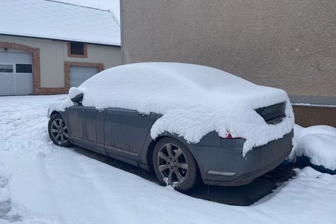Poznáte auto schované pod sněhem? Vyzkoušejte své znalosti v kvízu pro znalce