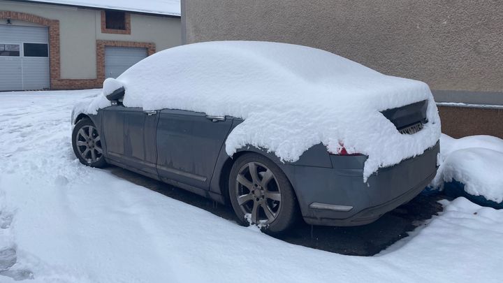 Poznáte auto schované pod sněhem? Vyzkoušejte své znalosti v kvízu pro znalce
