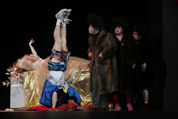 Kristína Jurková jako princezna, Jan Vrbacký coby voják plus Marek Pešl, Jana Posníková a Lukáš Červenka v rolích čertů.