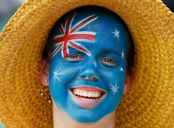 A fan sits on court two at the Wimbledon Tennis Championships, in London June 26, 2013. REUTERS/Stefan Wermuth (BRITAIN - Tags: SPORT TENNIS)