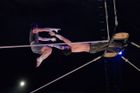 Recenze: Novocirkusová inscenace Klaxon je jedinečnou symbiózou hudby a akrobacie