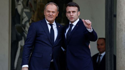Francouzský prezident Emmanuel Macron a polský premiér Donald Tusk na schůzce lídrů klíčových evropských zemí v Paříži, 17. února 2025
