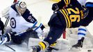 Hokej, NHL, Buffalo - Winnipeg: Thomas Vanek (26) - Ondřej Pavelec