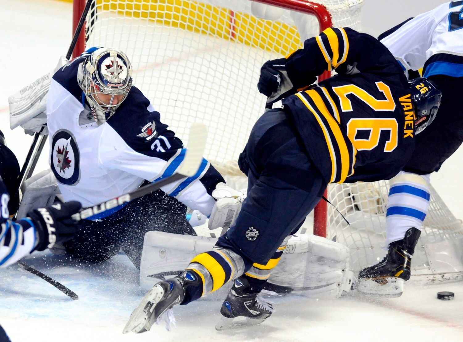 Hokej, NHL, Buffalo - Winnipeg: Thomas Vanek (26) - Ondřej Pavelec