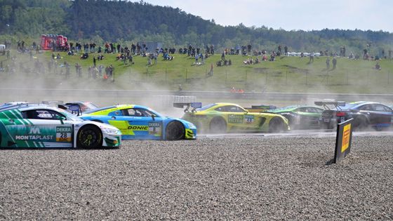 Krásné a výkonné sporťáky zavítaly v rámci ADAC GT Masters do Mostu podruhé. A i letos bylo na co se koukat.