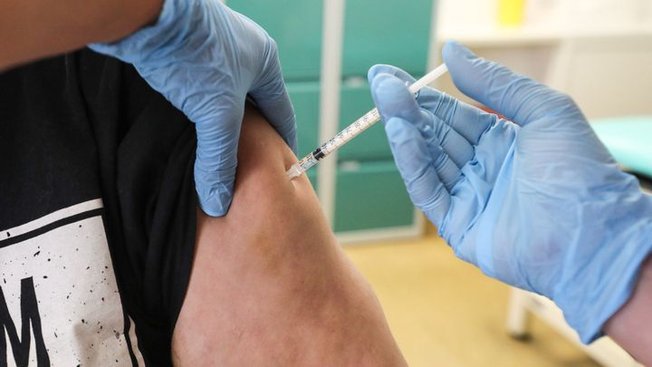 Izrael jako první na světě nabídne lidem starším 60 let třetí dávku vakcíny Pfizer; Zdroj foto: Jakub Plíhal