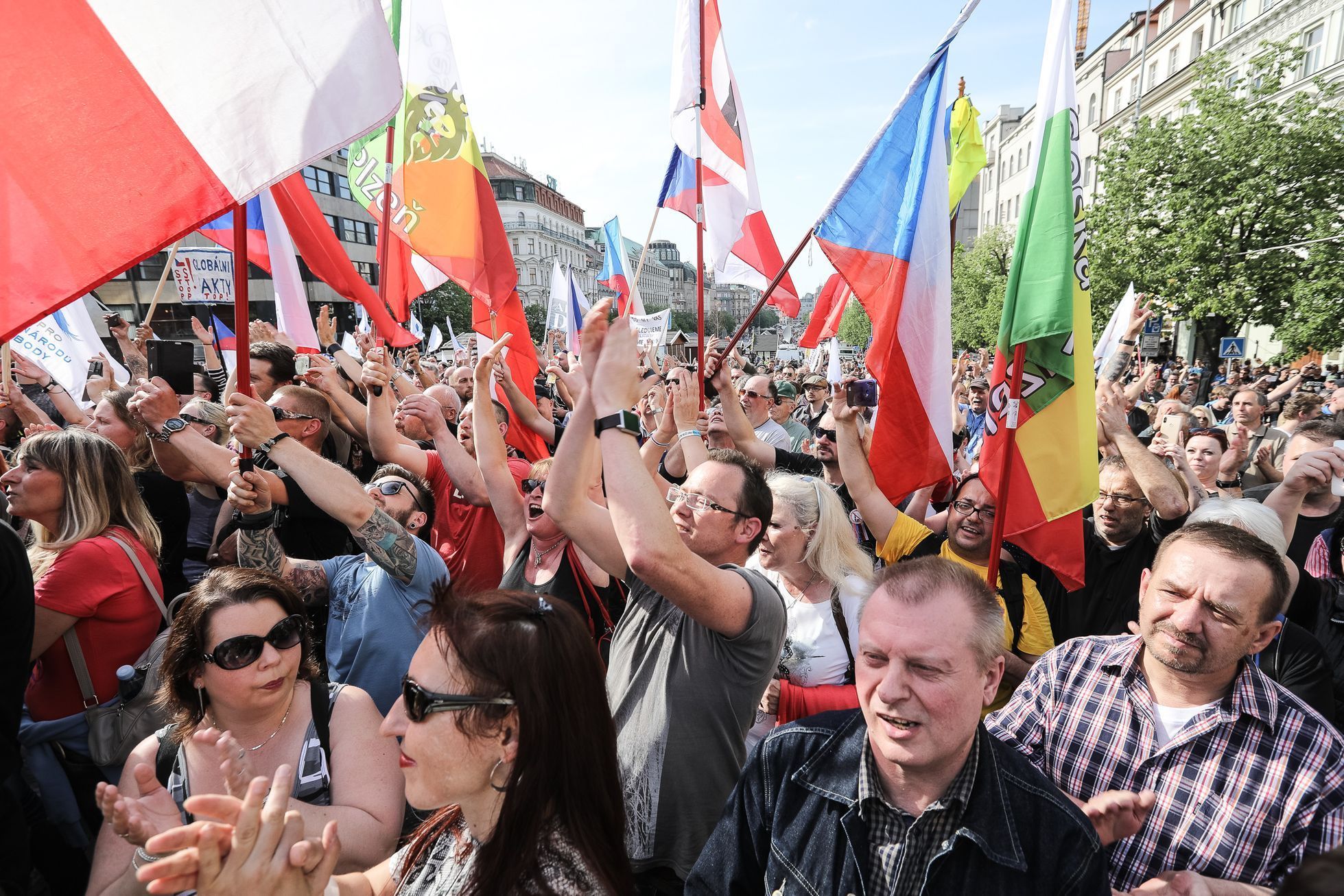 Demonstrace nacionalistů a SPD a jejich odpůrců, Václavské náměstí