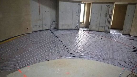 Rozvody podlahového topení před litím cementového potěru