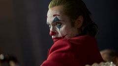 Joaquin Phoenix v roli Jokera.