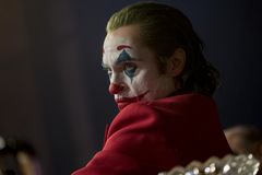 Fila: Joker překročil hranici snesitelnosti. Výkon Joaquina Phoenixe je na Oscara