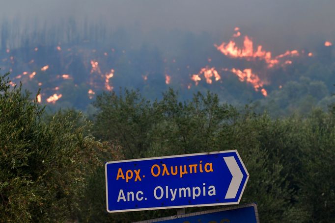 Požár blížící se k řecké Olympii.