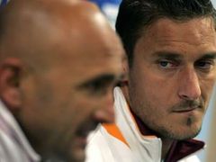 Trenér AS Říma Luciano Spalletti a jeho svěřenec Francesco Totti.