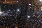 Neodstoupím a budu bránit demokracii, řekl Mursí