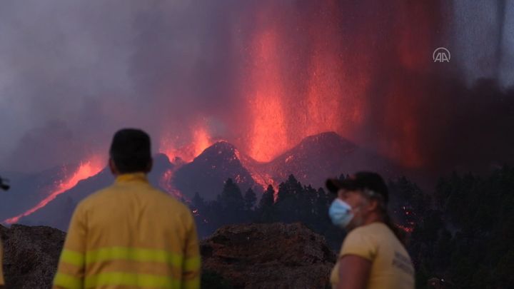 Magma ze sopky na Kanárských ostrovech může vytékat až tři měsíce, obávají se experti; Zdroj foto: Reuters