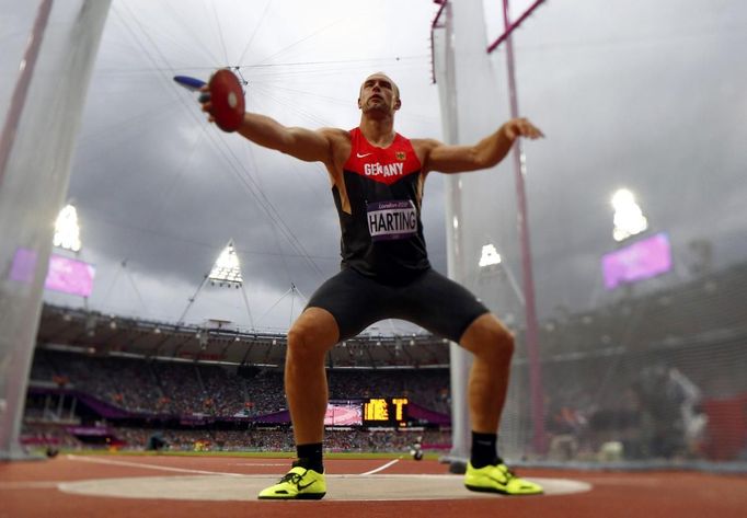 Německý diskař Robert Harting, vítěz olympijského závodu v Londýně 2012.