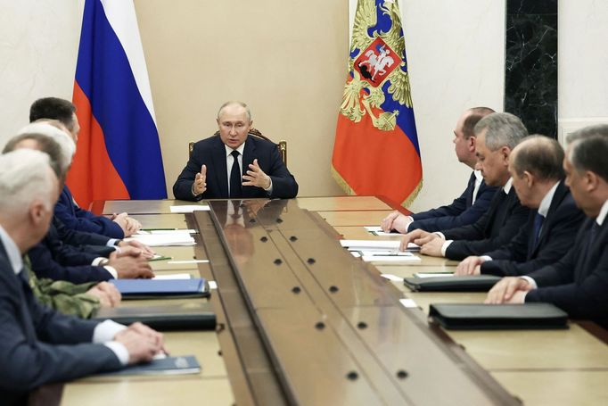 Ruský prezident Vladimir Putin se zástupci bezpečnostních složek.